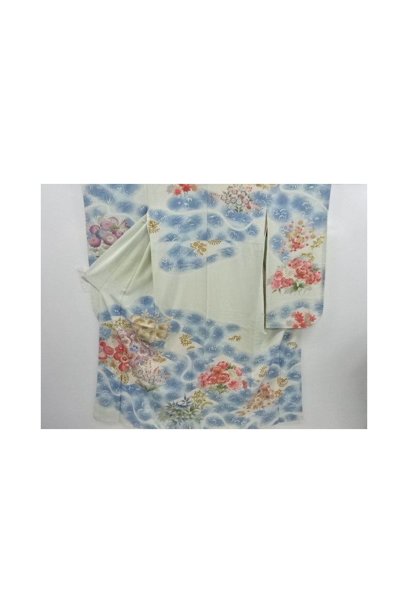 Kimono with haze and flower patterns