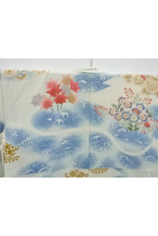 Kimono with haze and flower patterns