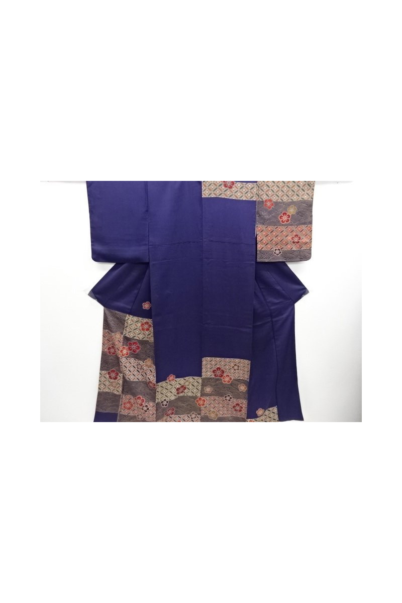 Kimono with plum, cloisonne and wave size patterns