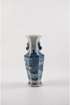 Vaso azul y blanco s. XIX II