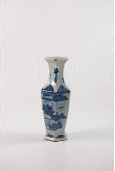 Vaso azul y blanco s. XIX II